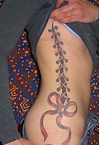 Качок разорвал лосины на заднице бабищи с тату чтобы отодрать её раком